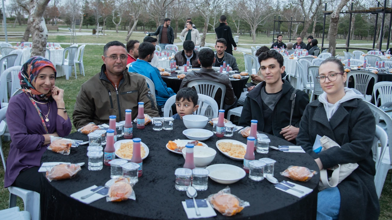 Depremzede ve engelli öğrenciler, iftar programında ağırlandı